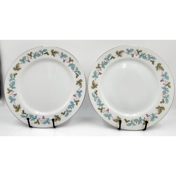 Two Vintage Fine China of Japan 6701 Dinner Plates Grapevine Silver Trim 1960s - Picture 3 of 8